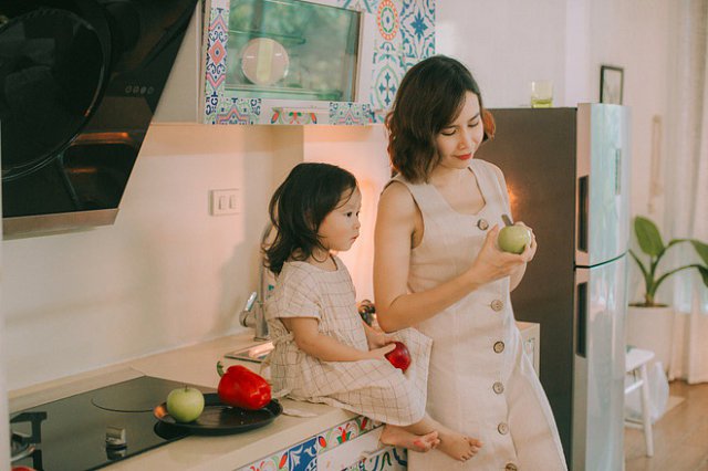 Con gái thứ 2 Misu mới được gần 2 tuổi nhưng rất đáng yêu, thông minh.