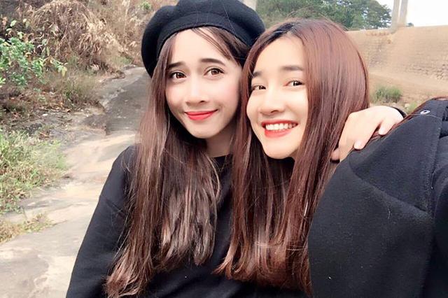 Phương Anh và chị gái Nhã Phương.
