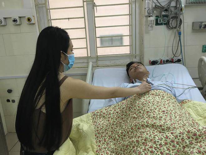 Tuấn Hưng đã phải nhập viện vì suy sụp sau sự việc hủy show.