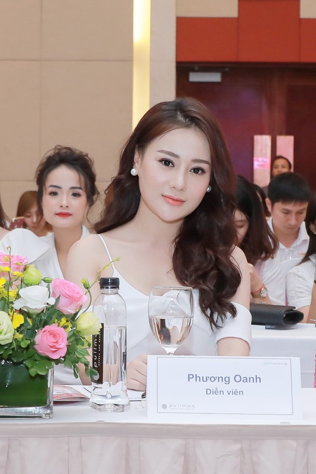 Phương Oanh gây bất ngờ với vẻ ngoài khác lạ tại một sự kiện mới đây.