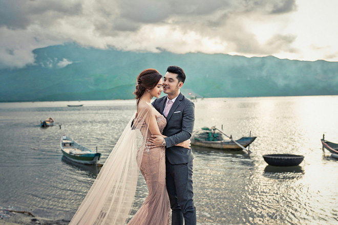 Ưng Hoàng phúc chia sẻ những ngày đầu mới quen nhau, anh chưa bao giờ nghĩ mình có thể kết hôn với một cô gái xinh đẹp và nổi tiếng như Kim Cương. Trải qua nhiều cuộc tình dang dở, anh luôn tìm kiếm một tình yêu chân thành. Với anh, khó khăn lớn nhất trong giai đoạn tìm hiểu là vấn đề khoảng cách khi hai người đều có sự nghiệp riêng và khá bận rộn với công việc. 
