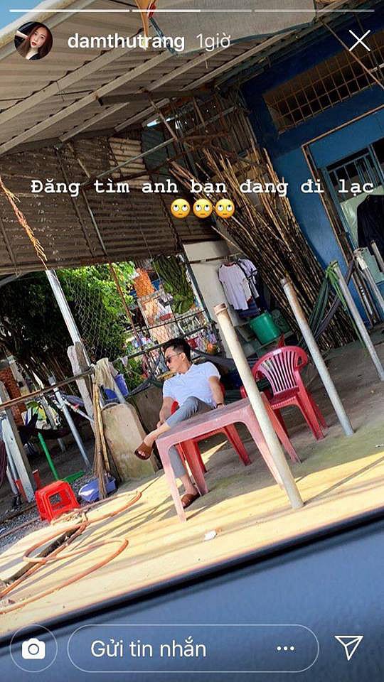 Đàm Thu Trang chụp lại khoảnh khắc đặc biệt này khi ngồi trong xe hơi ngắm nhìn bạn trai.