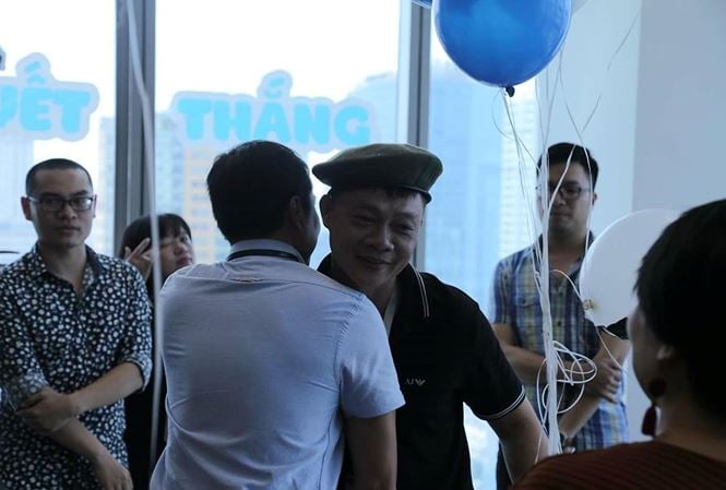Hình ảnh đồng nghiệp và cộng sự trong VTV6 chia tay Biên tập viên Quang Minh lên đường nhận nhiệm vụ mới.