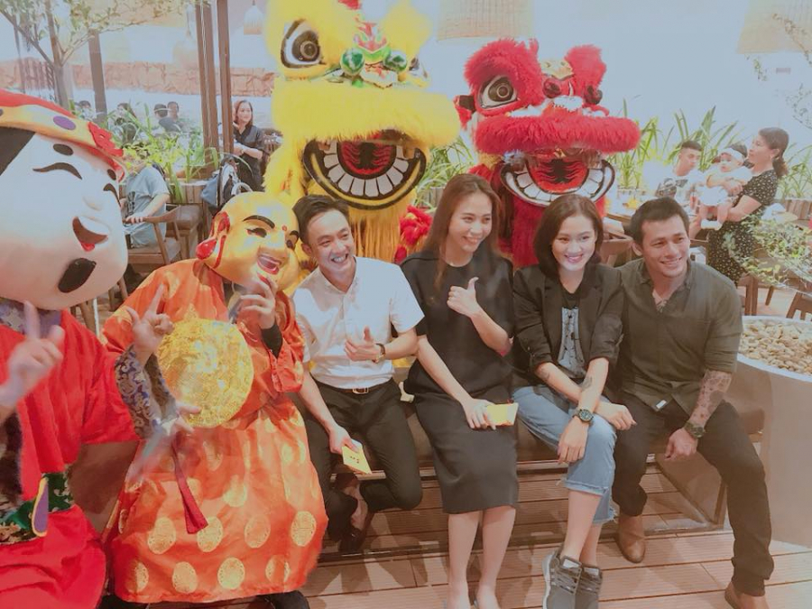 Tối qua 27/10, bạn gái Cường Đô La - Đàm Thu Trang đã mở tiệc khai trương cơ sở kinh doanh mới tại Vũng Tàu. Đặc biệt, trong một bài chia sẻ của bạn bè Cường Đô La và Đàm Thu Trang có hé lộ những tấm hình hiếm hoi của cặp đôi trong buổi tiệc. Không ít người cho rằng, sau cơ sở đầu tiên ở TP.HCM, cặp đôi đã mở rộng kinh doanh ở các tỉnh thành lân cận và đây là 