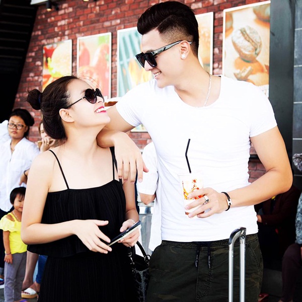 Hoàng Thùy Linh và Vĩnh Thụy sánh bước cùng nhau đến sự kiện và đời thường.