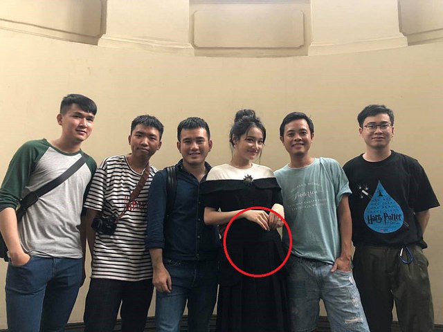 Vòng 2 Nhã Phương đã lớn trông thấy.