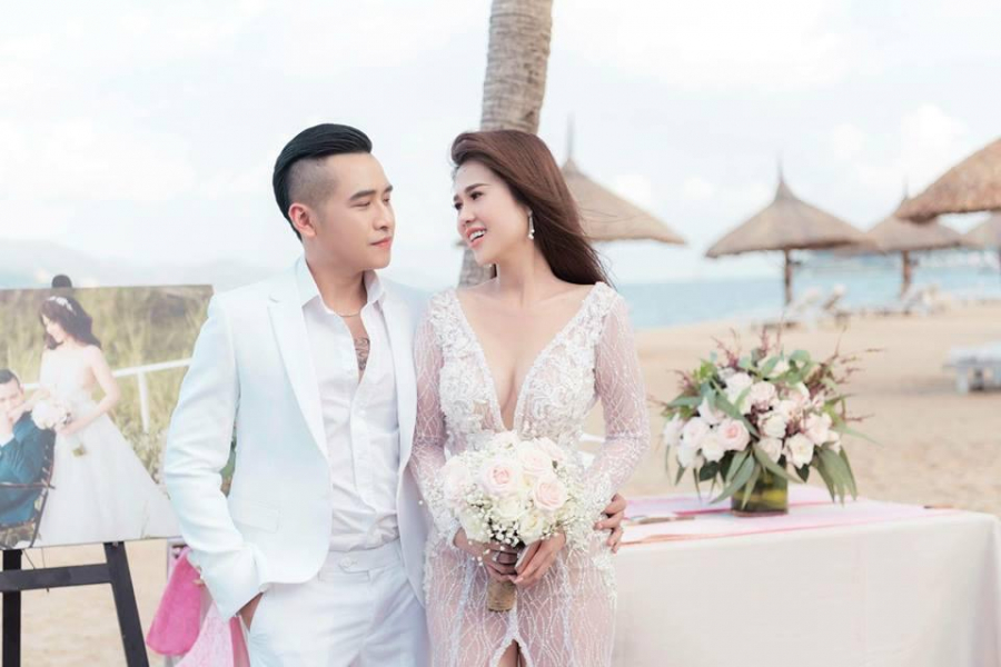 Cô dâu chú rể hạnh phúc trong ngày trọng đại.