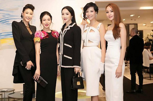 Cả Hà Hồ và Minh Hằng đều ngó lơ nhau tại sự kiện.