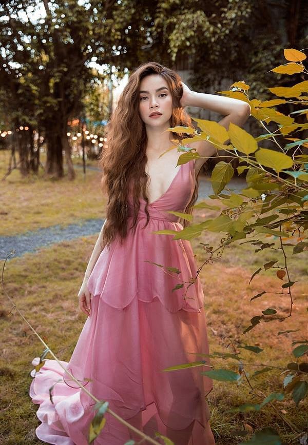 Hồ Ngọc Hà đăng ảnh đẹp ngọt ngào, gợi cảm.
