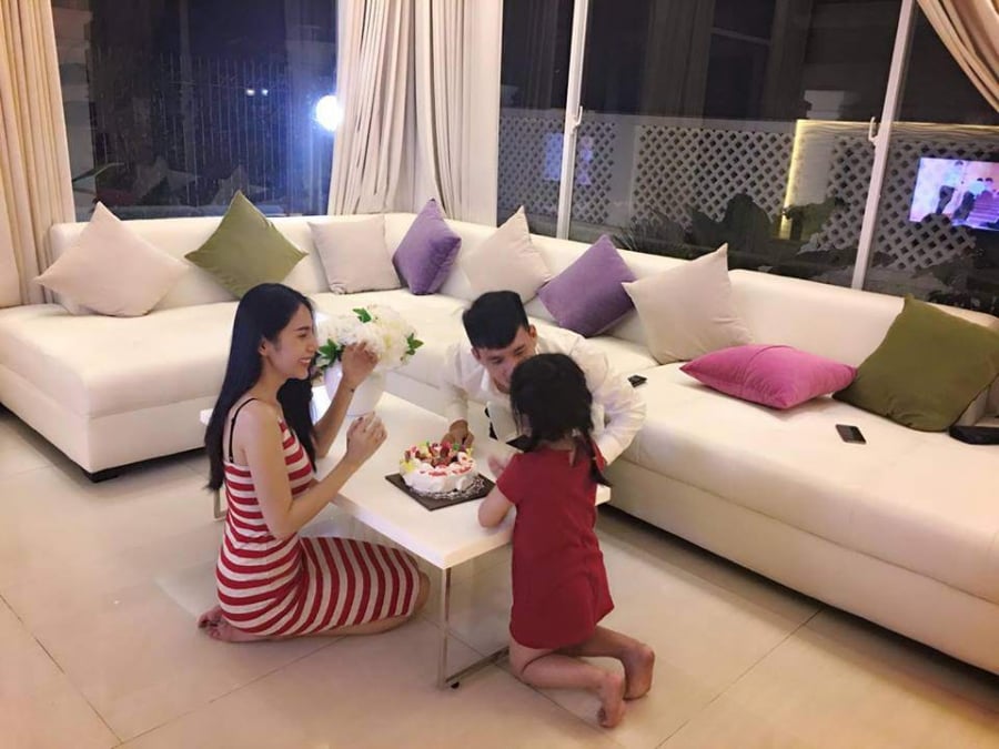 Quatrian Shbet link đăng nhập hạnh phúc của Công Vinh và Thủy Tiên.