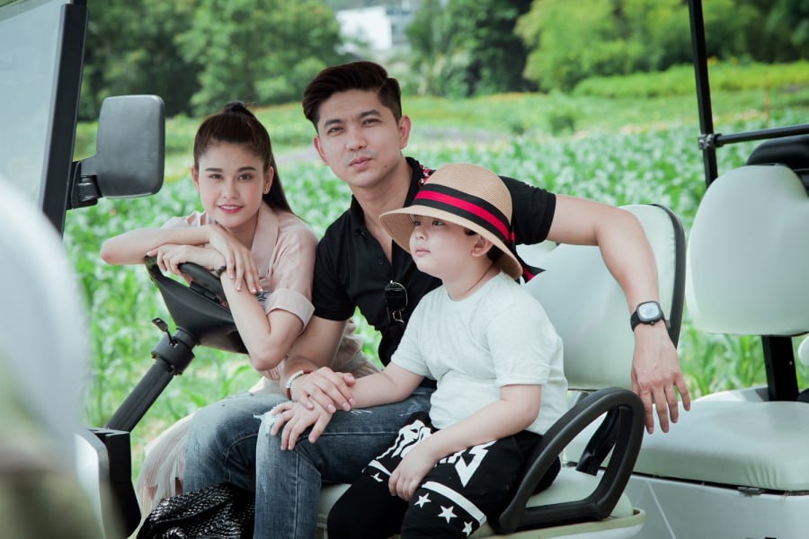 Tim và Trương Quỳnh Anh đã ly hôn nhưng vẫn chấp nhận sống chung nhà vì con.