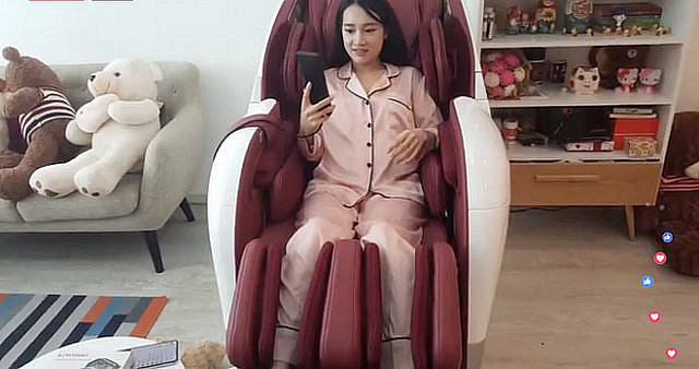 Nhã Phương lộ bụng bầu khiến người hâm mộ vô cùng háo hức.