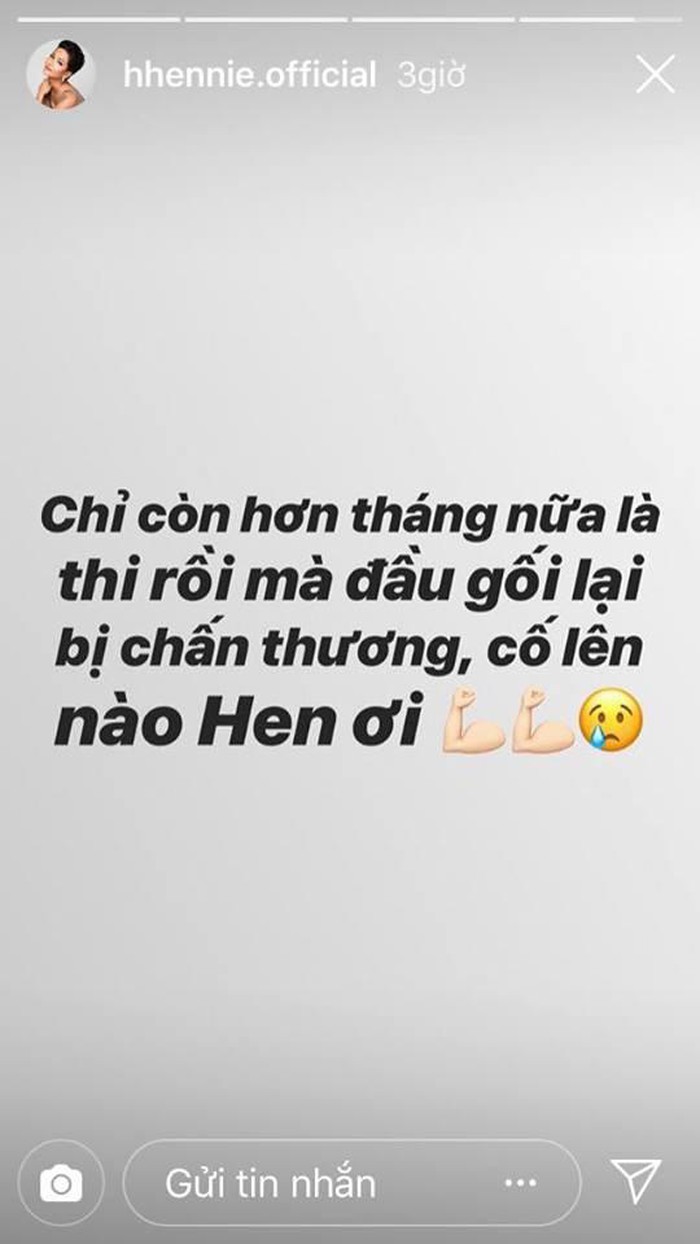Hoa hậu Hoàn vũ Việt Nam H’Hen Niê đã chia sẻ thông tin bị chấn thương ở đầu gối trước khi lên đường dự thi cuộc thi nhan sắc tầm cỡ Thế giới.