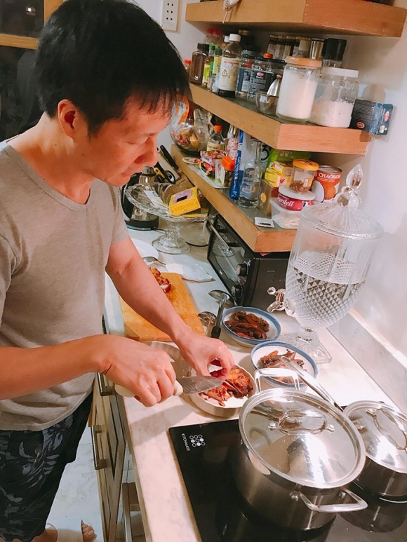 Đại gia Đức An luôn tỏ ra là một người chồng cưng chiều vợ con hết mực.