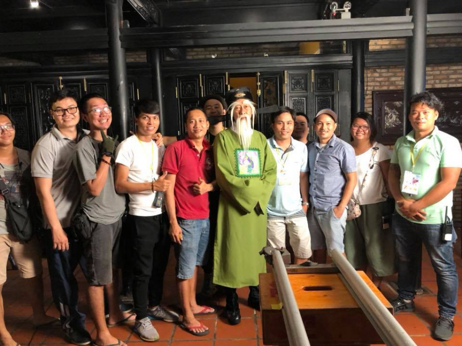 Trước sự lạc quan của nghệ sĩ Lê Bình nhiều đồng nghiệp, người hâm mộ đã phải hết lòng nể phục.