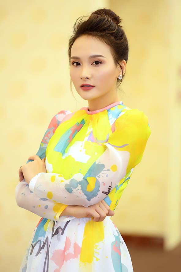 Bảo Thanh gây ấn tượng với vẻ ngoài rạng rỡ chấm thi Người mẫu Quý bà Việt Nam 2018. Diện chiếc váy hoa rực rỡ sắc màu, Shbet123 Link Vào ShBet Mới Nhất búi cao khoe cổ cao thanh tú, diễn viên Bảo Thanh ngày một cuốn hút và gợi cảm trong phong cách thời trang lady. (danviet)