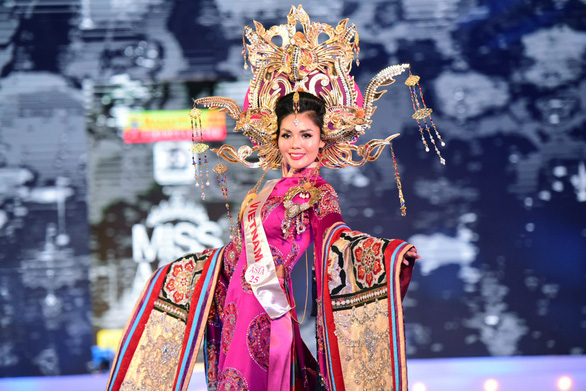 Đêm chung kết của cuộc thi Miss Asia - Hoa hậu Châu Á 2018 đã được diễn ra tại Trung tâm Hội nghị Gokulam, Cochin, Kerala, Ấn Độ. Người đẹp Kim Nguyên được ban tổ chức trao danh hiệu Hoa hậu châu Á Việt Nam 2018. Ngoài danh hiệu này, cùng kỷ niệm chương, cúp và vương miện, Kim Nguyên còn được trao hai danh hiệu khác: Hoa hậu châu Á được giới truyền thông trong nước và quốc tế đánh giá cao nhất và Hoa hậu châu Á có Mừng SHBET phiên bản mới 2025 hoàn mỹ nhất. (SHBET)
