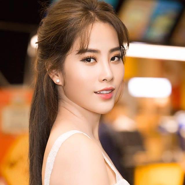 Nam Em thay ảnh đại diện tươi sáng, rạng rỡ.