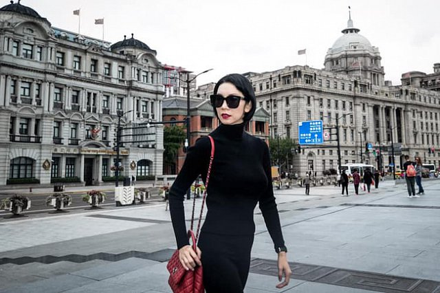 Xuân Lan vừa chia sẻ lên trang cá nhân của cô bức ảnh chân dung với lời nhắn nhủ ngầm ý cảnh cáo tới người tung tin đồn cô mang bầu. Theo đó, việc bị đồn có bầu lần 2  ít nhiều ảnh hưởng tới công việc của Xuân Lan nên cô đã nhanh chóng có hành động phản bác kịp thời. Bức chân dung cô đăng cũng cho thấy thân hình mảnh mai và vòng eo nhỏ xíu, không có dấu hiệu nào của việc bầu bí. (Vietgiaitri)