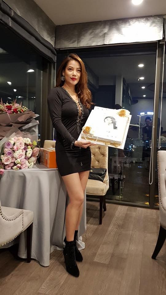 Dù đã ở tuổi 42 nhưng thân hình nữ diễn viên vẫn gọn đáng ngưỡng mộ.