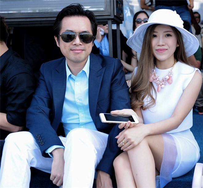 Ngay khi Dương Khắc Linh vừa công khai tình mới ca sĩ Ngọc Duyên, dư luận đã đổ dồn sự chú ý vào Trang Pháp – cô gái từng gắn bó với nam nhạc sĩ suốt nhiều năm qua. Tuy nhiên, trái ngược với sự lo lắng của nhiều người, Trang Pháp lại tỏ ra khá bình thản. Cô vẫn vui vẻ livestream giao lưu cùng người hâm mộ trên trang cá nhân và gần như không quan tâm đến chuyện yêu đương của bạn trai cũ. (Kienthuc)