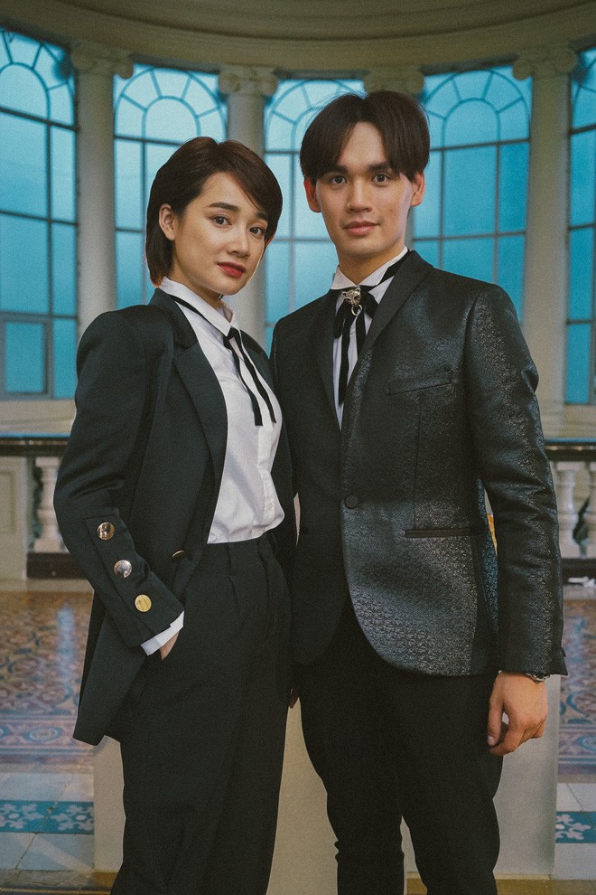 Cách đây vài ngày, thông tin Nhã Phương mang thai mới được ca sĩ Nguyễn Trần Trung Quân – bạn thân của bà xã Trường Giang – lên tiếng xác nhận. Trong buổi giao lưu với khán giả mới đây, khi được hỏi về vấn đề này, Trung Quân cho biết anh cảm thấy rất có lỗi với Nhã Phương, thậm chí mất ăn, mất ngủ nhiều ngày liền vì hành động bồng bột của mình. “Tôi đã nhắn tin xin lỗi Nhã Phương ngay sau đó, nhưng chị ấy không trả lời tin nhắn mà chỉ hiện lên thông báo đã xem”, Trung Quân chia sẻ. Với việc không nhận được sự hồi đáp của đàn chị, Trung Quân cho rằng anh 