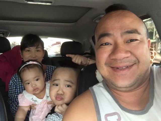 Dù anh có ô tô nhưng anh không thích đi vì có nhiều thứ bất tiện.