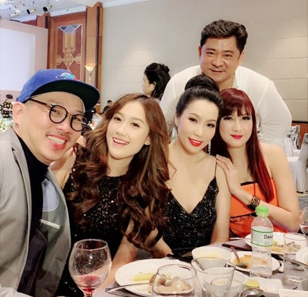 Diễn viên Huỳnh Anh Tuấn hiếm khi dự sự kiện nhưng cũng không ngại đường xa, ra Hà Nội chúc mừng đàn em.