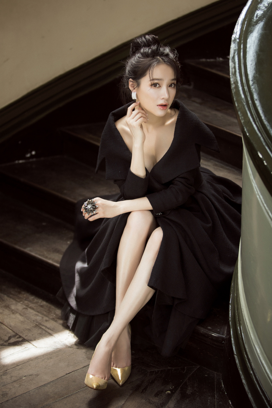 Nhã Phương có bầu nhưng nhan sắc vẫn hết sức rạng rỡ trong bộ ảnh mới đây.