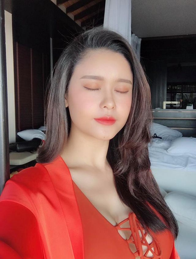 Trương Quỳnh Anh chia sẻ ảnh xinh đẹp chia sẻ tâm trạng ẩn ý.