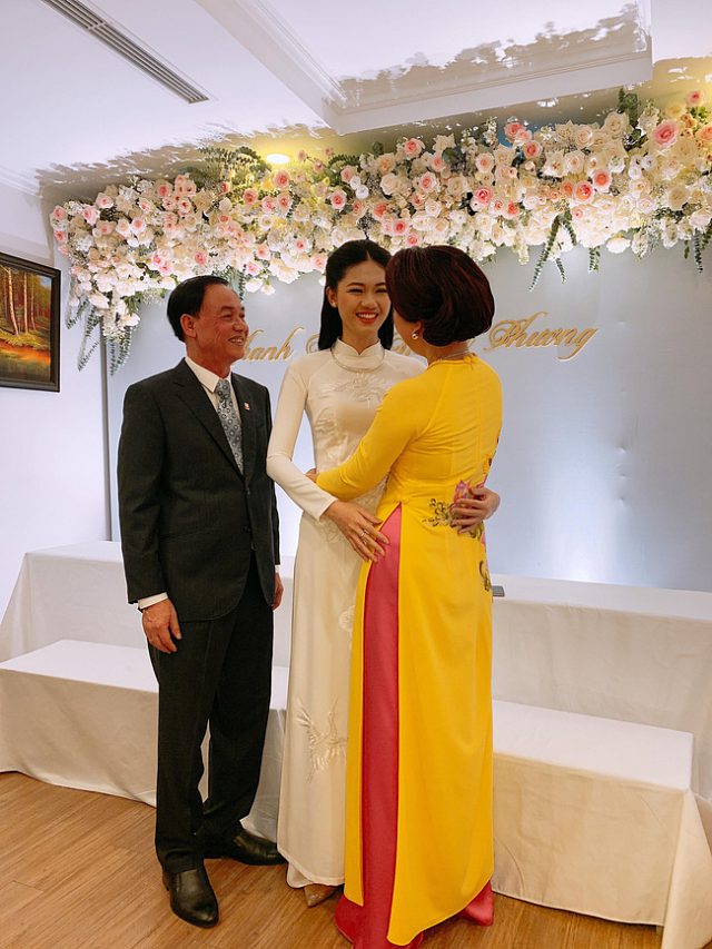 ro-ri-hinh-anh-ben-trong-le-an-hoi-kin-dao-cua-a-hau-thanh-tu-vo-5225e0