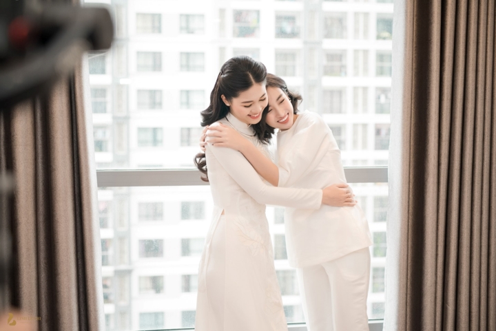 Á hậu TThanh Tú và Hoa hậu Đỗ Mỹ Linh.
