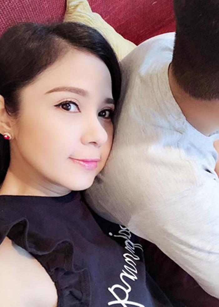 Việt Trinh từng nhiều lần khoe về cậu bé những nhất định không để lộ mặt.