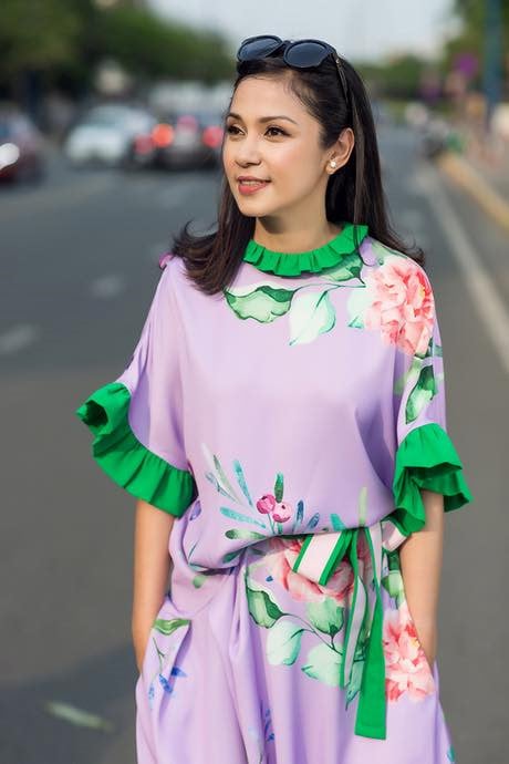 Việt Trinh vẫn trẻ trung dù đã ở tuổi 46.