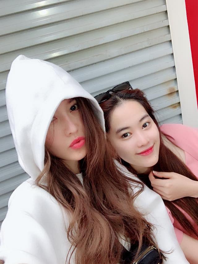 Nam Em tươi tắn bên 