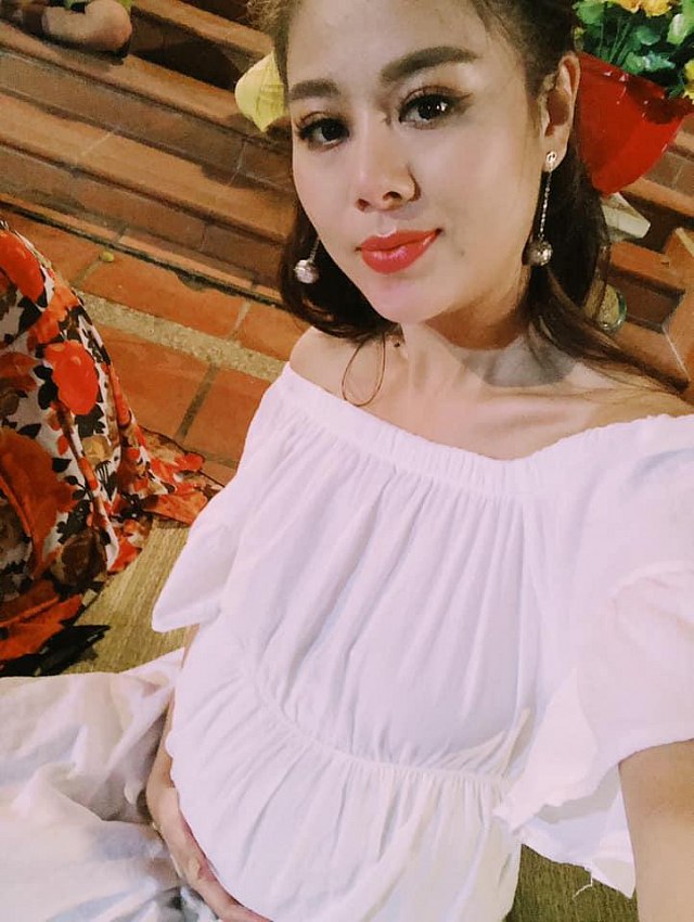 Nam Thư đăng ảnh bụng bầu và gọi tên diễn viên Anh Đức.