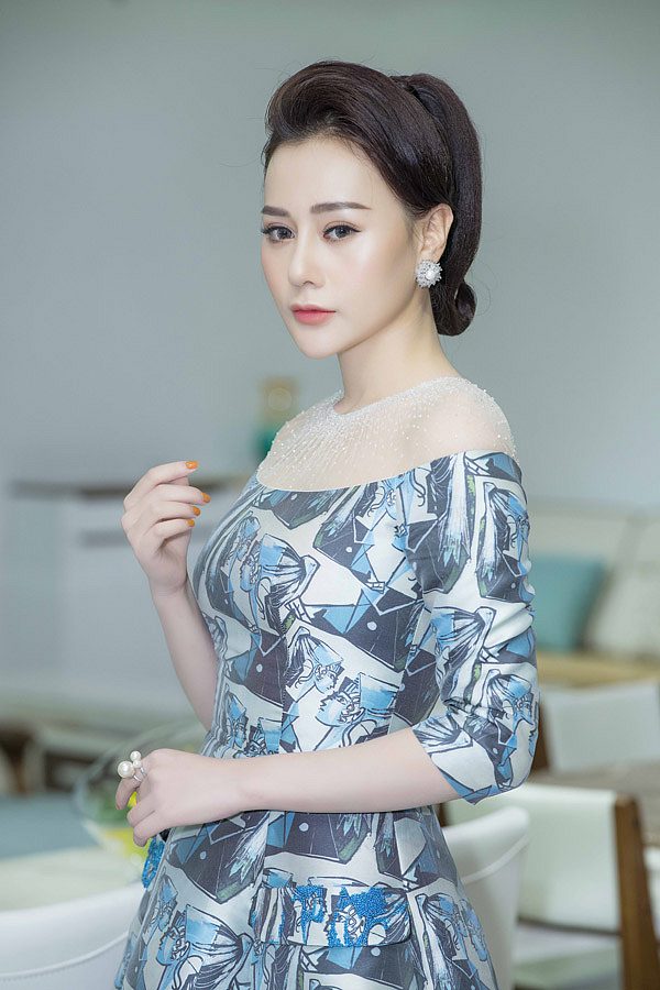 Phương Oanh xinh đẹp hút hồn khi gương mặt dần hồi phục tự nhiên hơn sau Shbet888 tiền thưởng cực khủng thẩm mỹ.