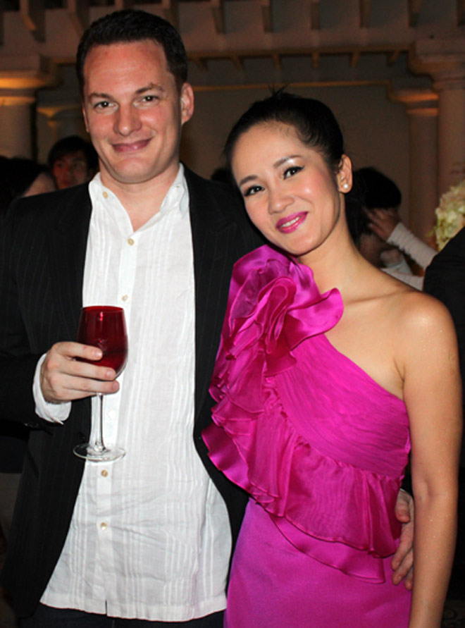 Hồng Nhung và chồng cũ.