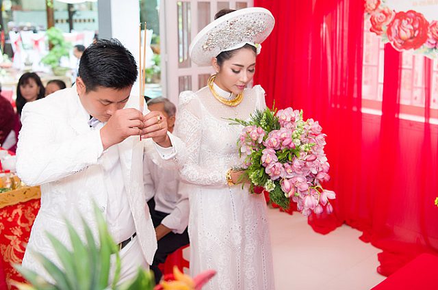 hoa-hau-dai-duong-dang-thu-thao-theo-chong-ve-dinh-d8bcd1