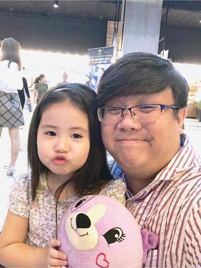 Diễn viên Gia Bảo và con gái.