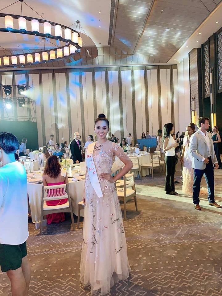 BTC Miss World 2018 vừa công bố danh sách 20 thí sinh chiến thắng vòng 1 Thử thách đối đầu (Head to Head Challenge). Người chiến thắng ở nhóm 12 - nhóm có đại diện Việt Nam Trần Tiểu Vy - là đại diện Ấn Độ. Dù có tỷ lệ bình chọn sát nút nhưng cuối cùng, 1 tấm vé vào thẳng Top 30 nữa đã vụt khỏi tayđại diện Việt Nam. Trên trang cá nhân cô bày tỏ sự tiếc nuối vì khán giả nước nhà đã ủng hộ mình rất nhiệt tình nhưng không quên chúc mừng đại diện Ấn Độ và động viên bản thân mình phải cố gắng nhiều hơn nữa trong chặng đua nước rút sắp tới. (kenh14)
