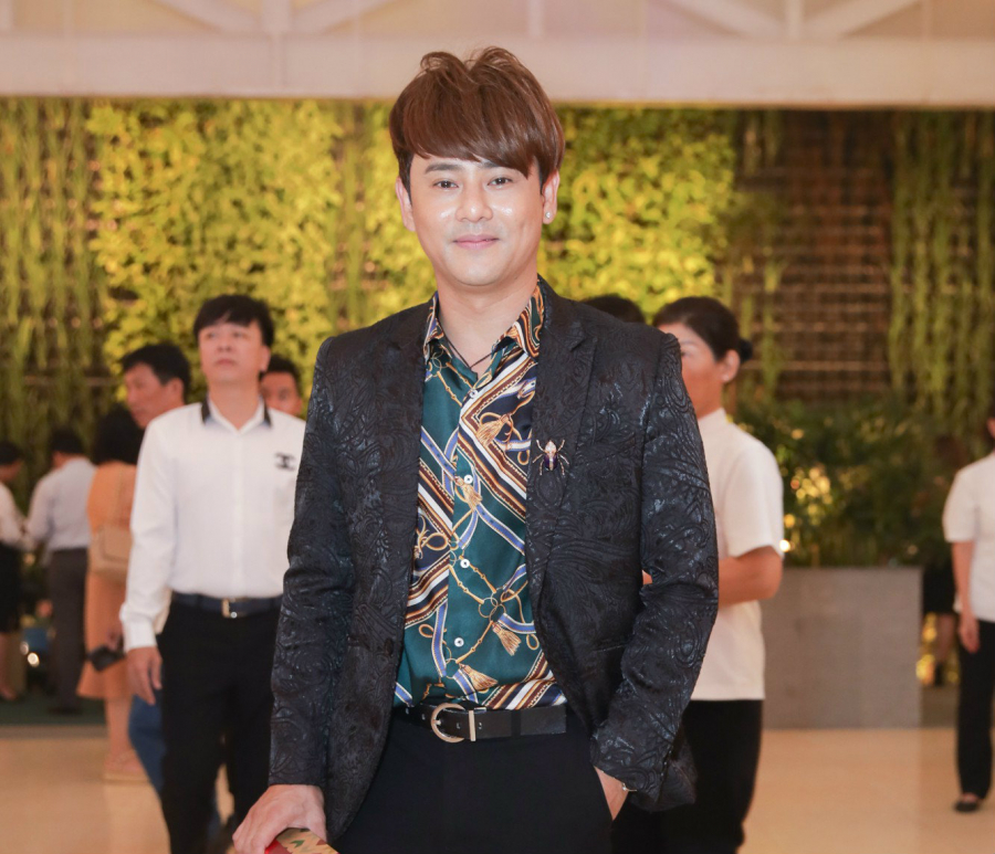 Ca sĩ Ưng Đại Vệ.