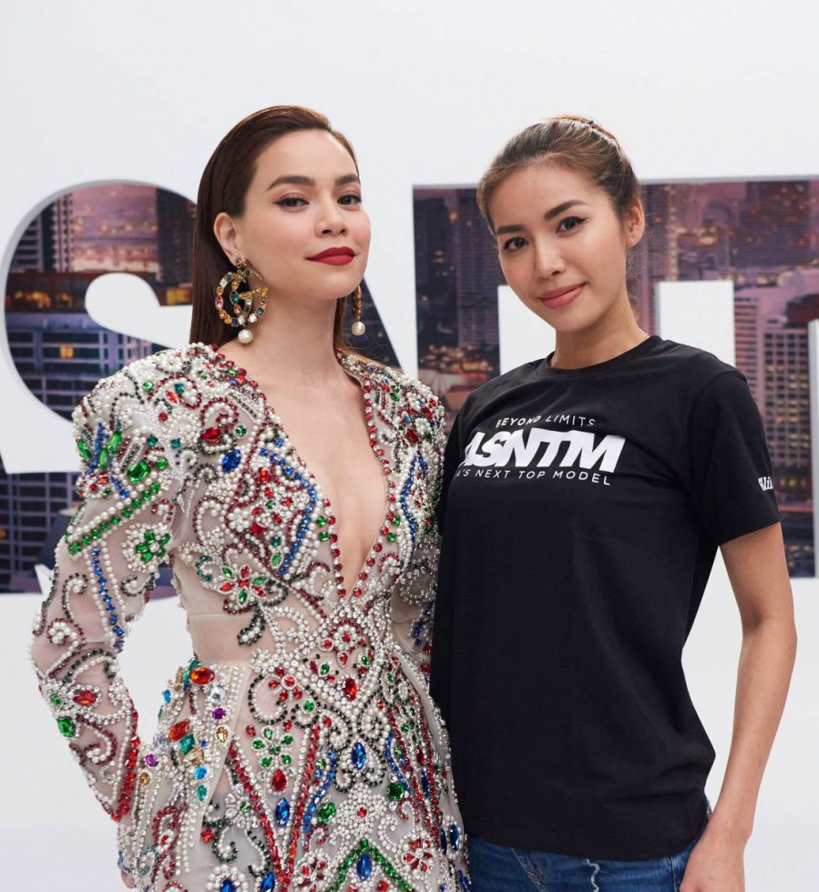 Chỉ còn 2 ngày nữa, đêm Chung kết cuộc thi Miss Supranational 2018 sẽ chính thức diễn ra tại Ba Lan. Hiện tại, đại diện Việt Nam - Minh Tú cùng các thí sinh đã trải qua đêm thi Bán kết. Mới đây, Hồ Ngọc Hà cũng chia sẻ một bài đăng của Minh Tú và công khai kêu gọi mọi người bình chọn để đàn. Không chỉ kêu gọi khán giả bình chọn, Hồ Ngọc Hà còn dành lời khen 