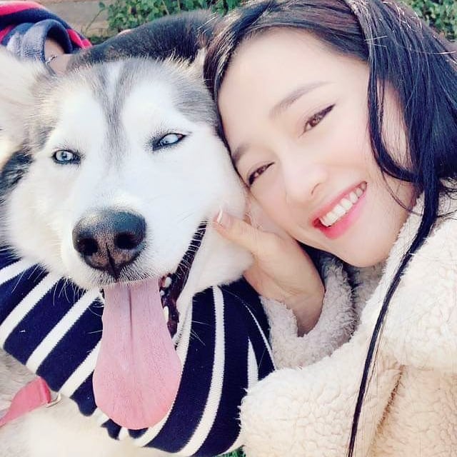 Nhã Phương với gương mặt đẫy đà lên trông thấy.