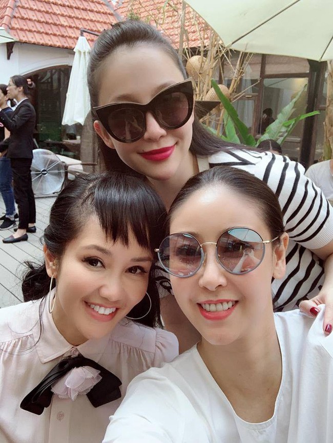 Diva Hồng Nhung nở nụ cười rạng rỡ khiến người hâm mộ an lòng.