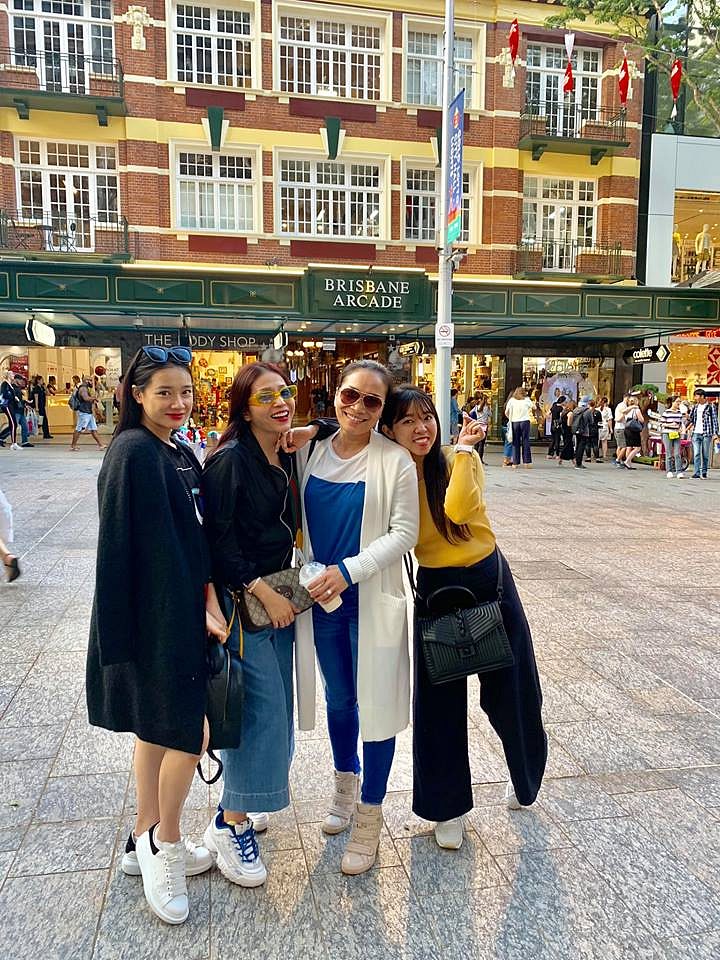 Hình ảnh được hé lộ mới đây, cho thấy thân hình Nhã Phương tròn trịa, mang dáng dấp của một bà bầu thứ thiệt.