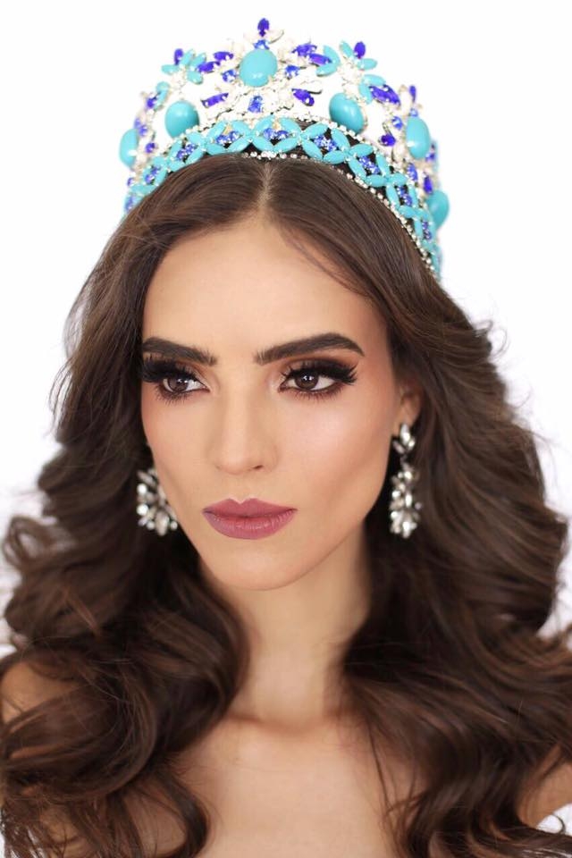 Vanessa Ponce sở hữu gương mặt sắc sảo.