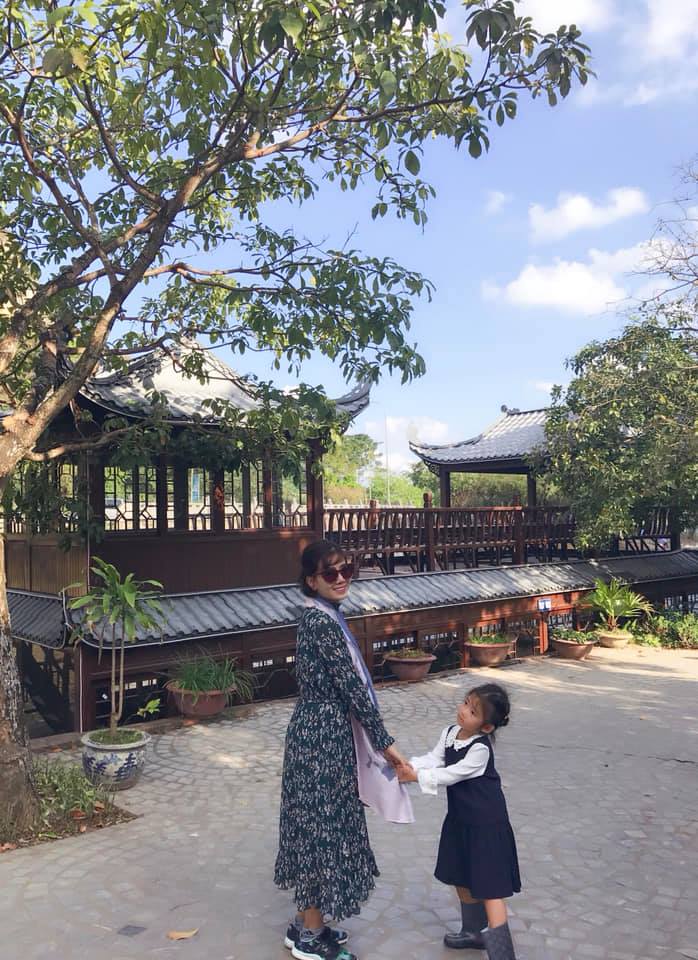 Mai Phương khoe khoảnh khắc hạnh phúc cùng con đi khắp nơi dù sức khỏe không được tốt.