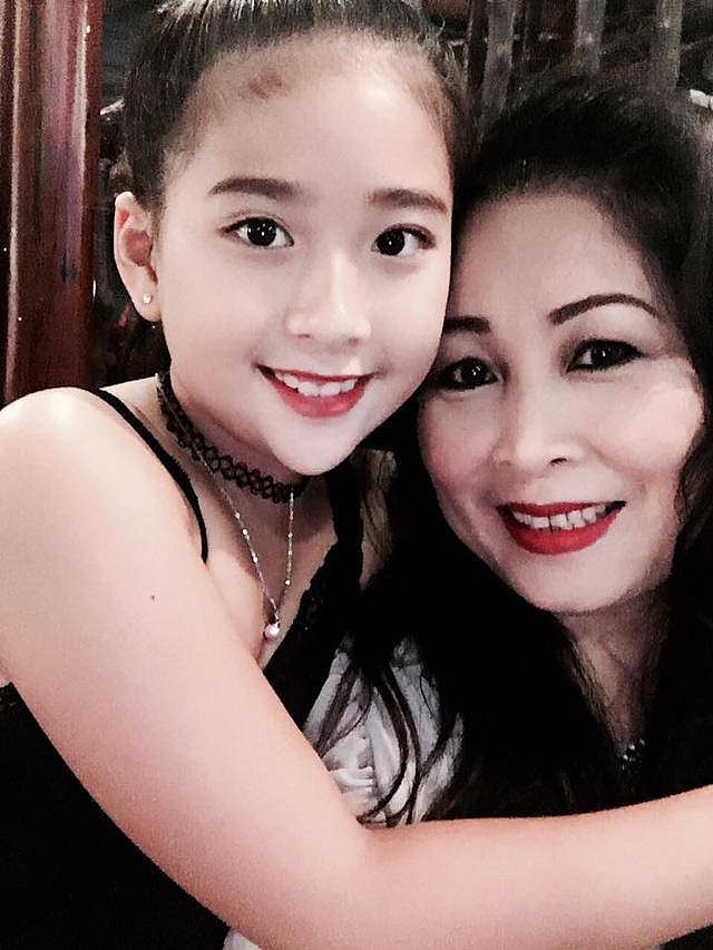 2-co-con-gai-dep-nhu-trang-ram-phong-phao-tua-thieu-nu-cua-2-ngh-200f0f