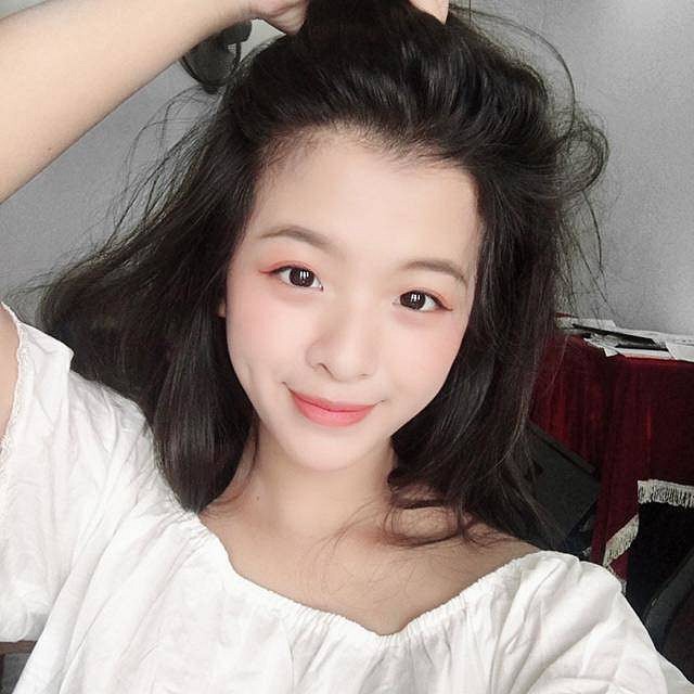 Hồng Khanh giờ đã trở thành một thiếu nữ trưởng thành trong suy nghĩ chín chắn.